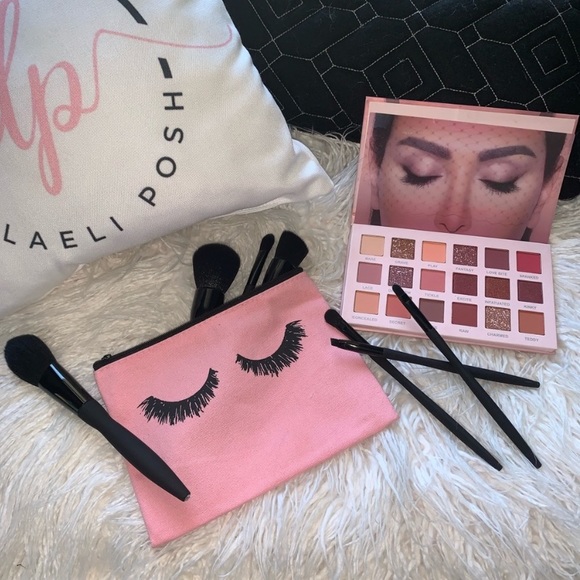 Pretty in pink lashes makeup pouch - Picture 2 of 3